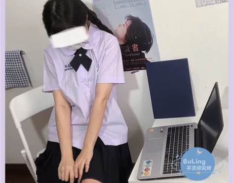 泰式校服 仅拍照出去穿过一次 状态好 无瑕...