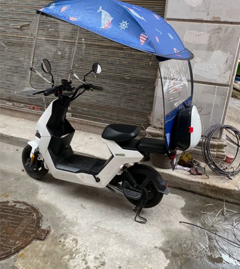 小牛电动自行车。小牛f0锂电池。很新。才骑300多公里。买来...