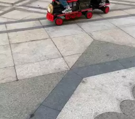 好来喜小火车，99成新，双驱，单电瓶，没有...