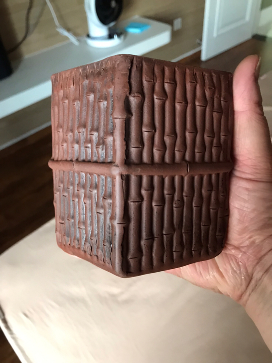 紫砂竹节棱型笔筒。建国初期吴云山制作 有懂...
