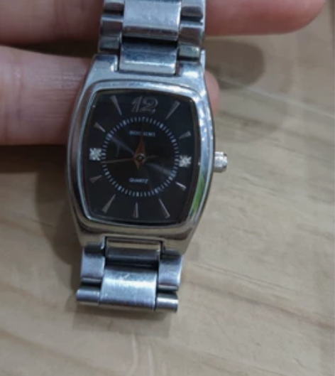 罗西尼女式手表，八成新，实体店购买，石英机...
