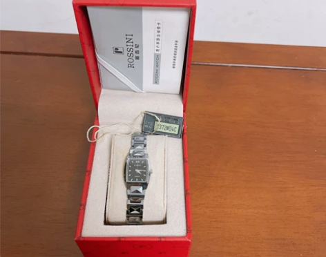 罗西尼女士手表 没带几次，朋友送的，几乎全...