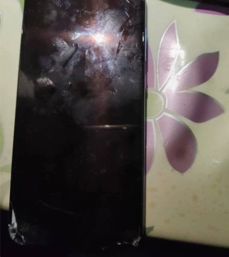 小米8 6+64 屏幕如图爆角 有线 自认...