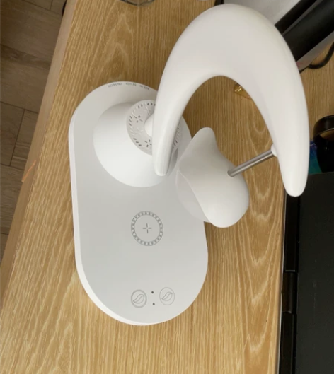 公司送的，功能很多，可以给手机充电，可以台...