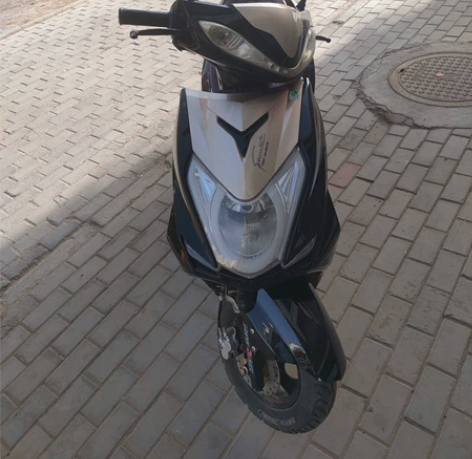 坤豪牌125T踏板摩托车18年7月的车骑行...