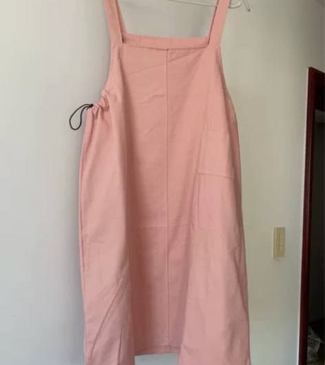 粉色背带裙，全新，衣长98，可调节，胸腰1...