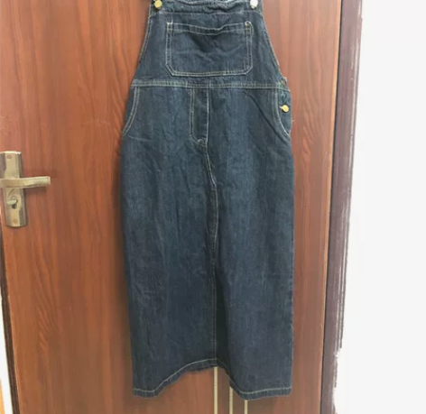 牛仔背带裙 全新吊牌已拆[闪亮] 感兴趣的...