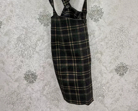 背带裙，这个最大穿到105斤 感兴趣的话点...