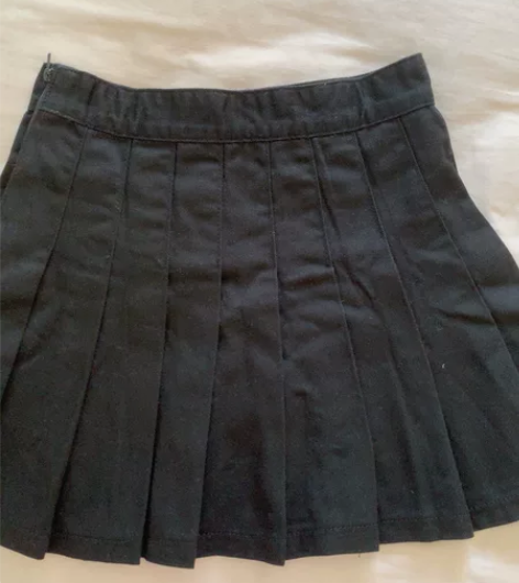 黑色百褶裙s码全新售出不退不换 感兴趣的话...