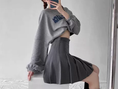 灰色百褶裙  L   裙长46 感兴趣的话...