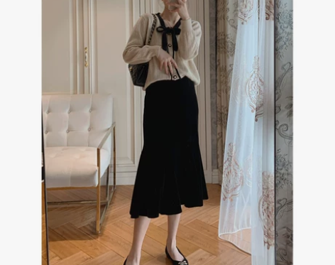 2022秋冬新款半身裙黑色中长款丝绒配毛衣...