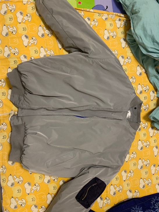 银灰色国潮棒球棉服