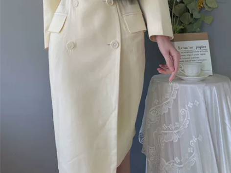 vintage 奶白色港风复古双排扣中长款...