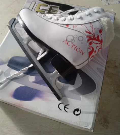 冰刀运动鞋便宜出100块钱。全新。 感兴趣...