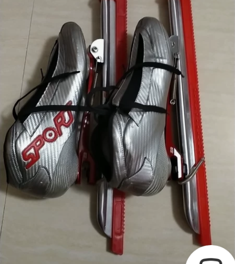 二手脱位冰刀鞋2000多买的，43码由于脚...