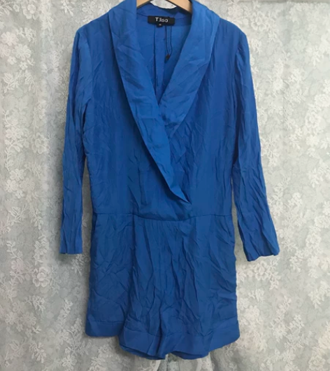 连体裤，面料柔软舒适，穿上效果很好看，我穿...