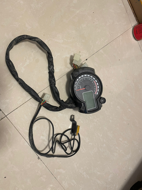 飞鹰r25改装机械仪表，表显公里数大概四千...