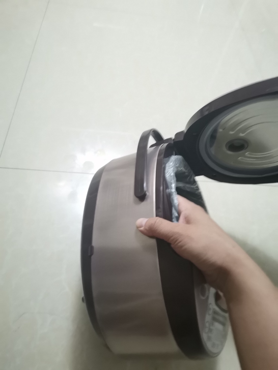 买东西送的礼品，全新全新，3L电饭煲，租房...