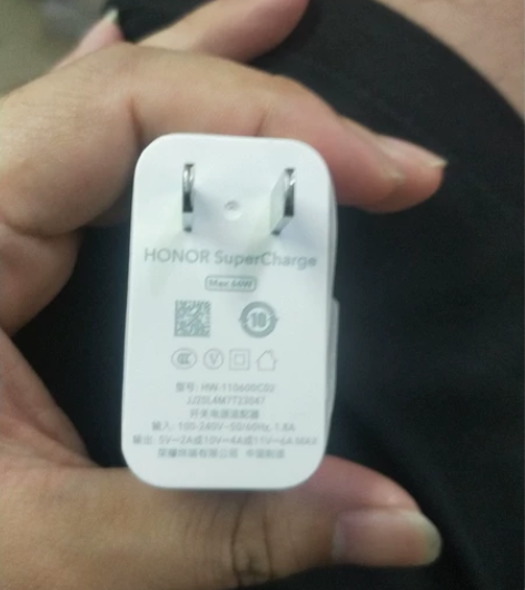 荣耀50原装充电器一套,全新未拆封,手机自...
