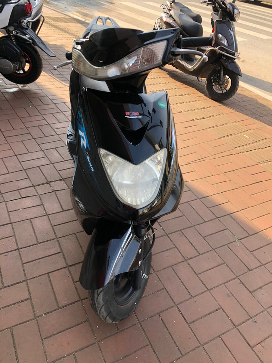 讯鹰款125踏板车 燃油助力车
