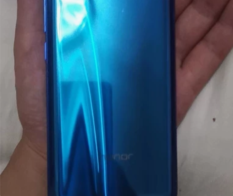 二手华为荣耀10  6+128全网通全面屏...