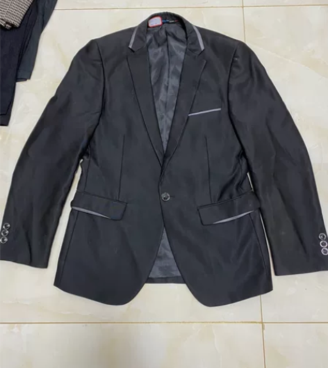 包邮品牌男士西装外套，165码（胸围90衣...