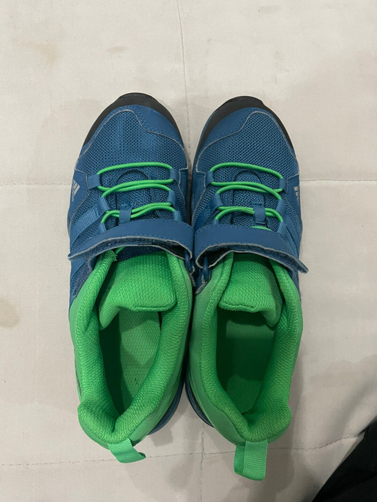 35.5码全新运动鞋