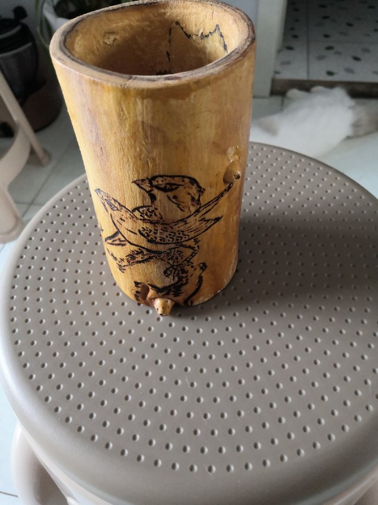 笔筒，木质的，还有两只鸟。60出，包邮偏远...