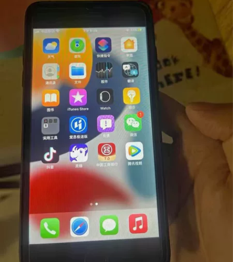 二手手机 苹果8plus 无指纹红色 64...