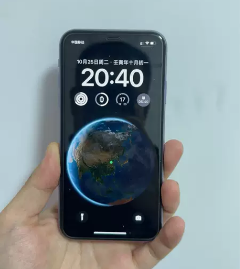 苹果11紫色   自用一直很爱惜，戴着壳膜...