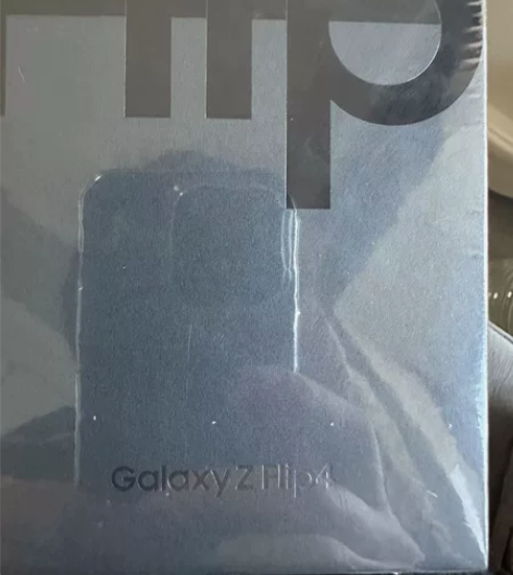 全新的三星galaxy z Flip4 哥...