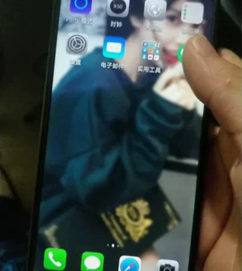 荣耀畅玩8C版本4+32G黑色，自己无聊拆...