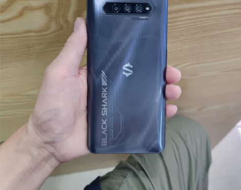黑鲨4s 12＋256 7月入手的几乎没有...
