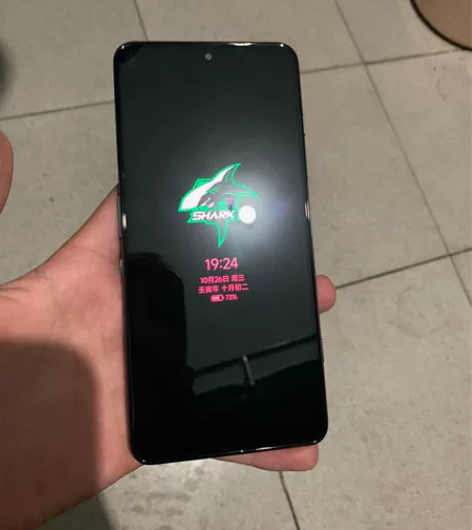 黑鲨RS5游戏手机,144高刷屏,720触...