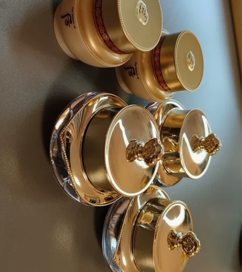 后面霜小样3个，一共30ml，日期最早的一...