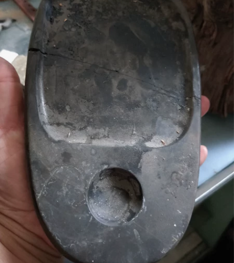 民国歙砚背面石裂 感兴趣的话点“我想要”和...