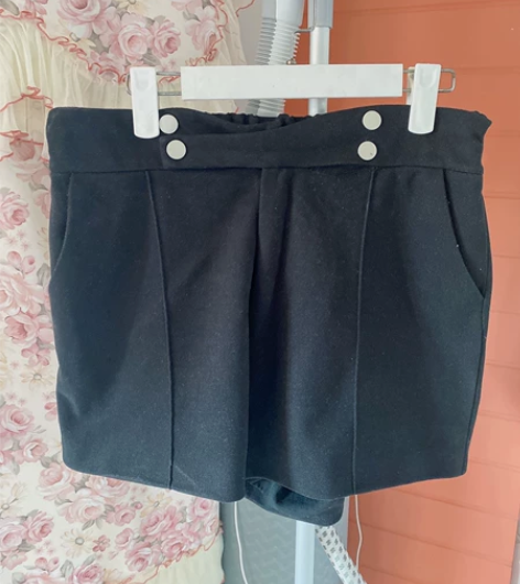 女士黑色薄绒短裤，腰围2.4-2.6尺有弹...