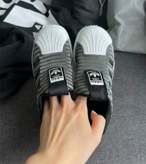 阿迪儿童贝壳鞋 一脚蹬  购于专柜  31...