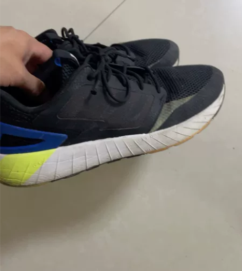 阿迪运动鞋 42.5码 成色一般 便宜出 ...