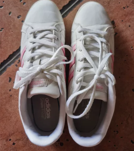 阿迪运动鞋，专卖店入，正版，38码，成色如...