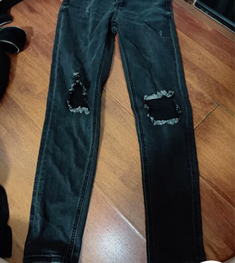 破洞微弹力牛仔裤女 感兴趣的话点“我想要”...