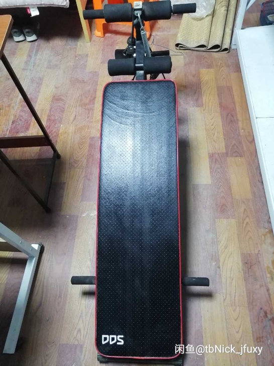 由于工作流动，仰卧板需要转手，