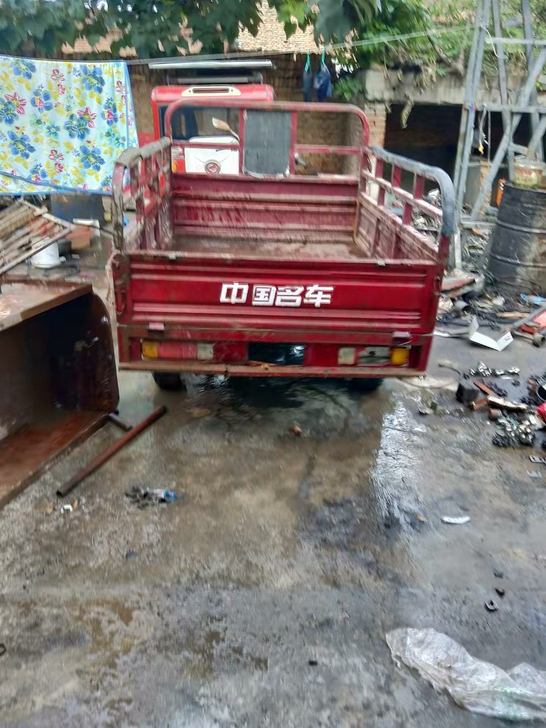 三轮摩托车，车厢长2米，150机器，年前刚...