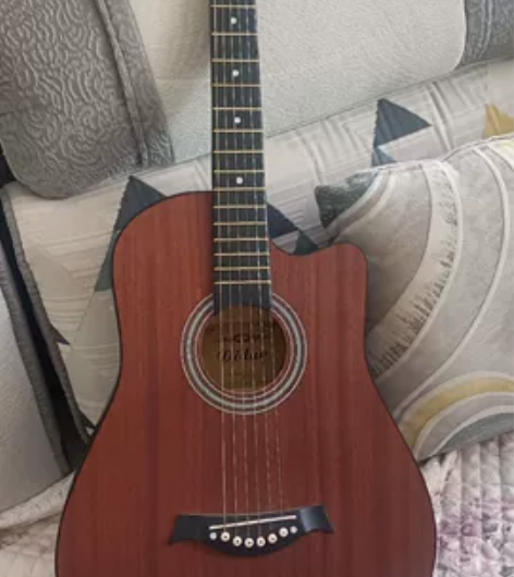38寸吉他去年八月份买来练手的，一直练不会...