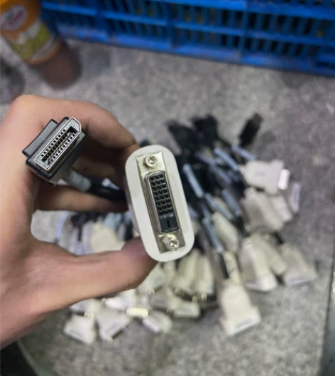 出几十个 DP转DVI接口线 牌子 Biz...