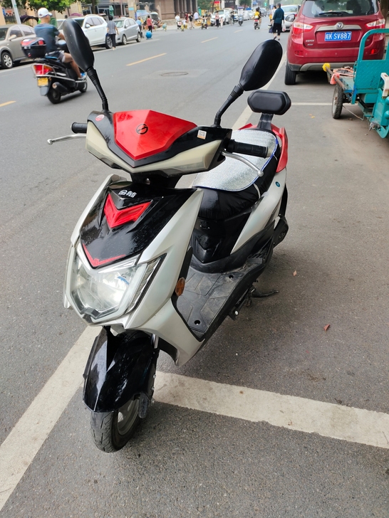 九成新60V电摩，五个电池能跑40－50公...