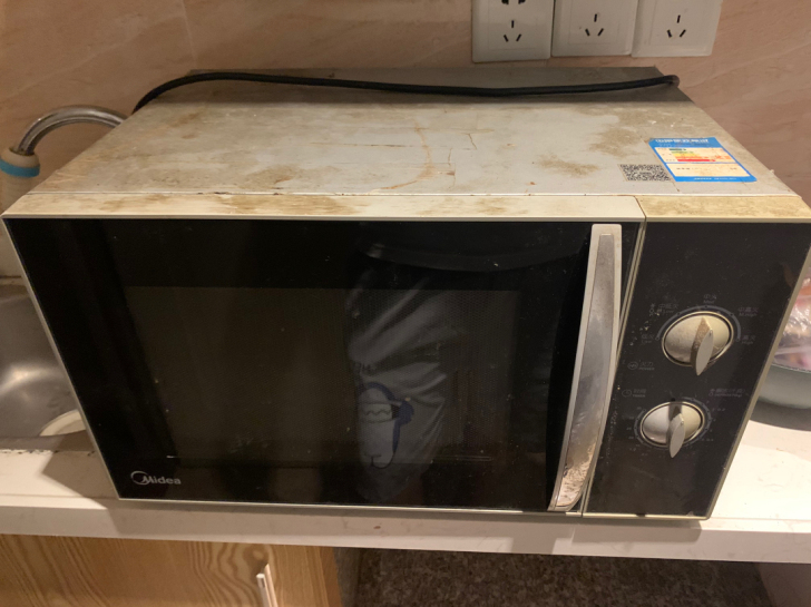 美的微波炉，很久没用了，还是好的，就是有一...