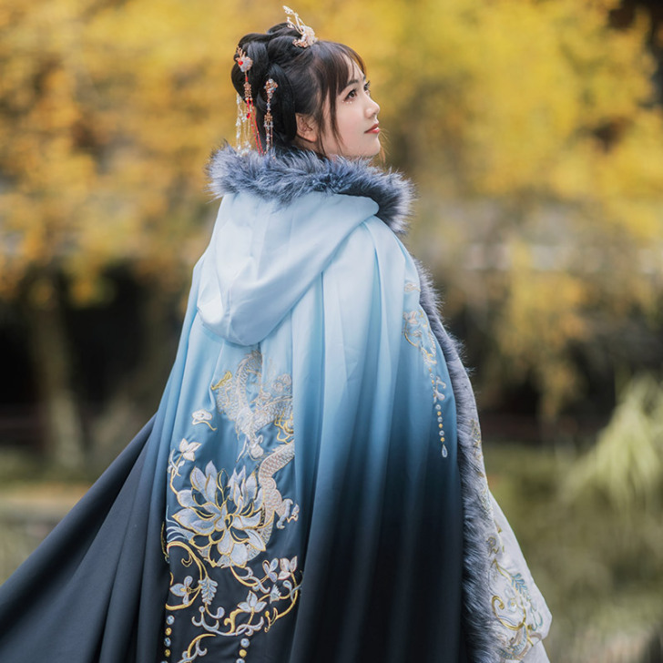 如梦霓裳龙傲天原创汉服斗篷女秋冬加绒加厚刺...