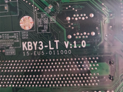 联想电脑主板，开机正常运行，有一个内存插槽...