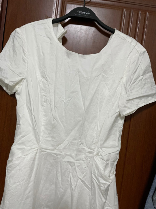 白色连衣长裙，素色，布料超级舒服，s码
